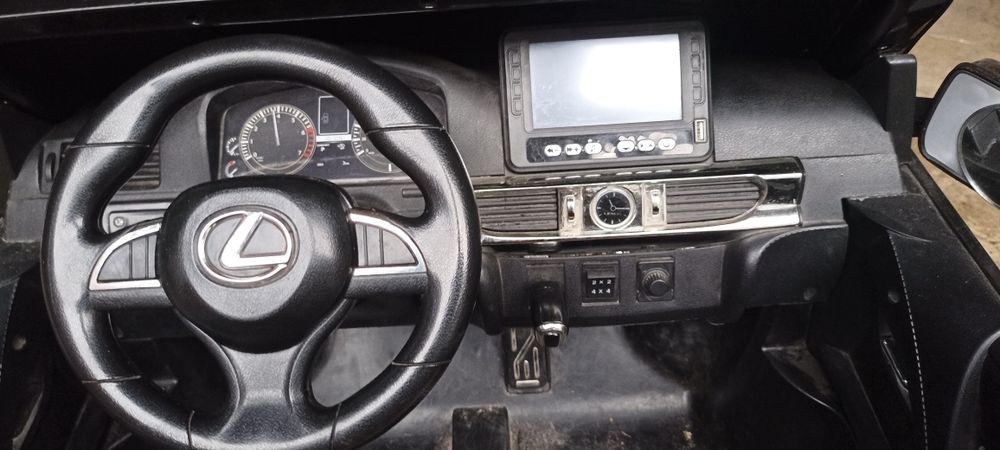 Lexus lx570 дитячий 4*4