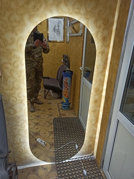 Дзеркало з підсвіткою