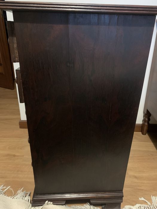 Móvel tipo camiseiro