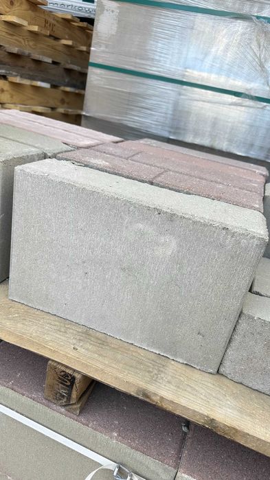 Bloczek fundamentowy Certus– gładki oraz z pióro-wpustem