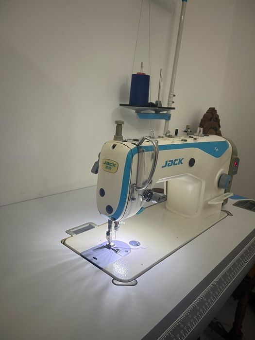 Máquina de Costura Industrial JACK  – Excelente Estado
