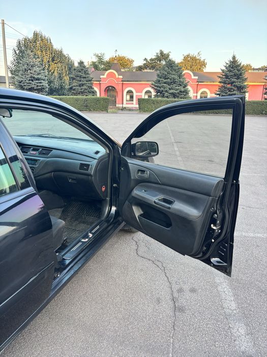Mitsubishi Lanser 9