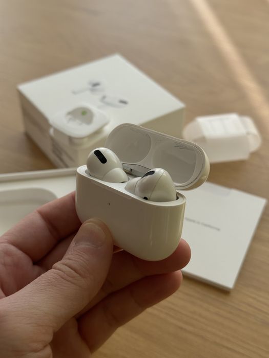 Навущники Apple Airpods pro