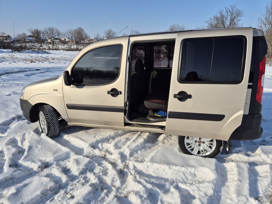 Автомобіль Фіат Добло