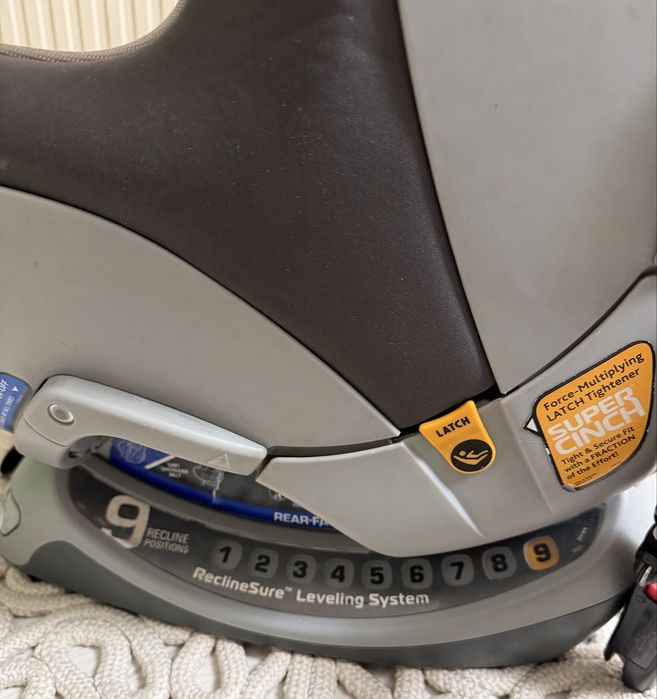 Дитяче автокрісло chicco