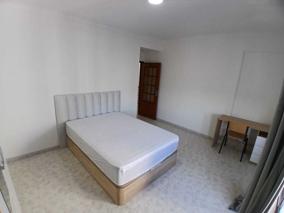 Aluguer de Quartos em T3 na Av. Brasil, Amadora