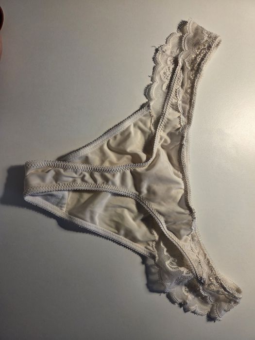 Koronkowe stringi damskie białe