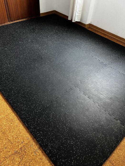 Piso de borracha/EVA para ginásio 4,3 m² (12 peças 60x60) – 1,5 cm