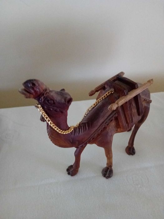 Esculturas em madeira, Onix e Dromedário