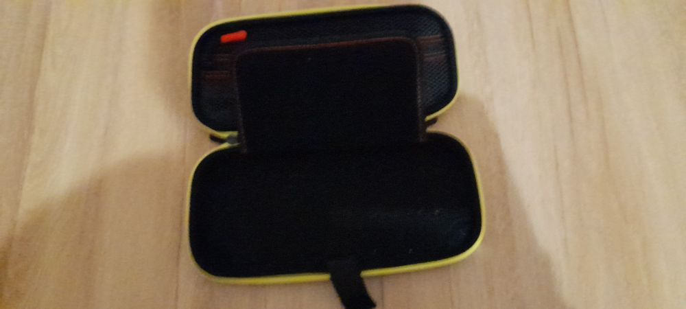 Etui w Pikachu stan nienaruszony