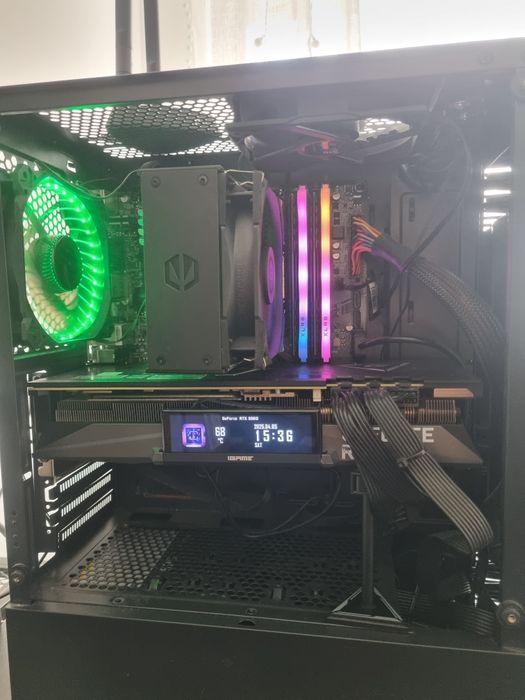 RTX 3080  i5 13400f z wyświetlaczem LCD 32 GB RAM
