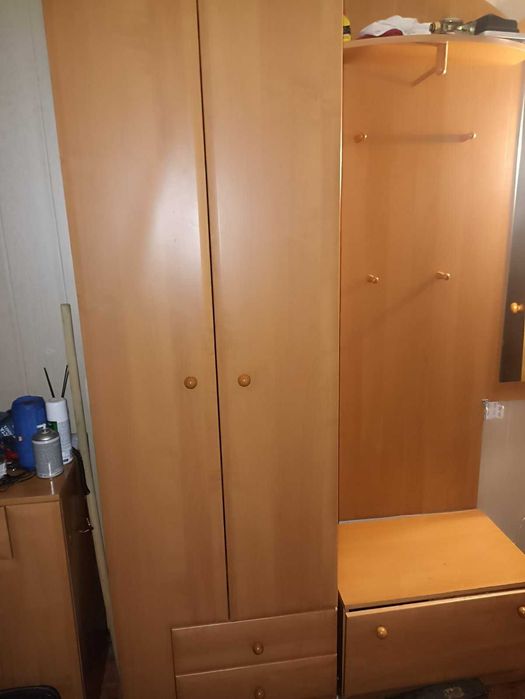 Прихожая мебель с шкафом, вешалкой, тумбой и зеркалом