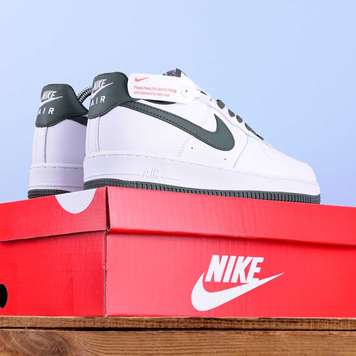 (1994) Кросівки Nike Air Force білі з хакі (42-46) найк найки