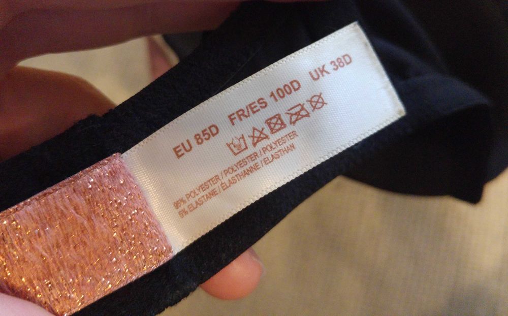 Biustonosz w kolorze czarnym