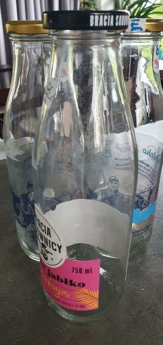 Butelki szklane na soki z zakrętkami o pojemności 750ml