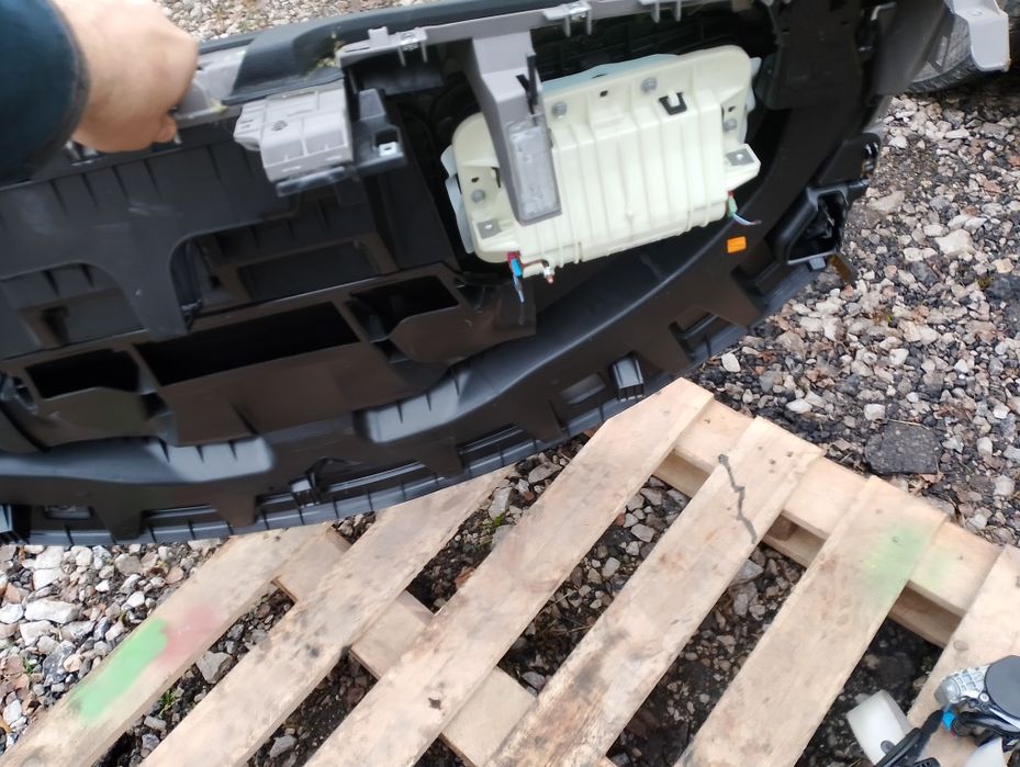 Deska rozdzielcza Scenic 3 pasy białe z wersji BOSE kokpit poduszka