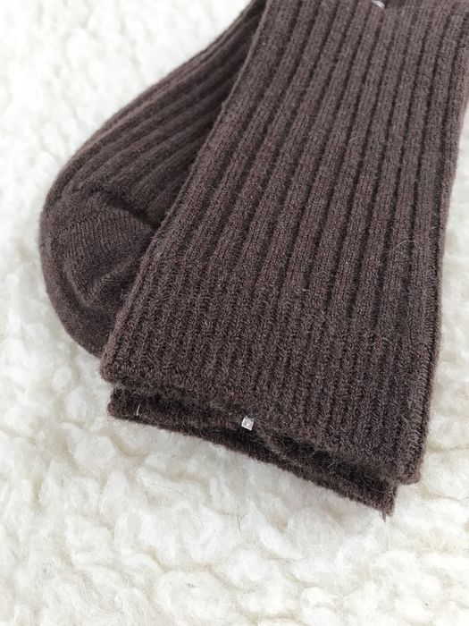 Nowe długie brązowe kaszmirowe prążkowane skarpety zimowe, przytulne