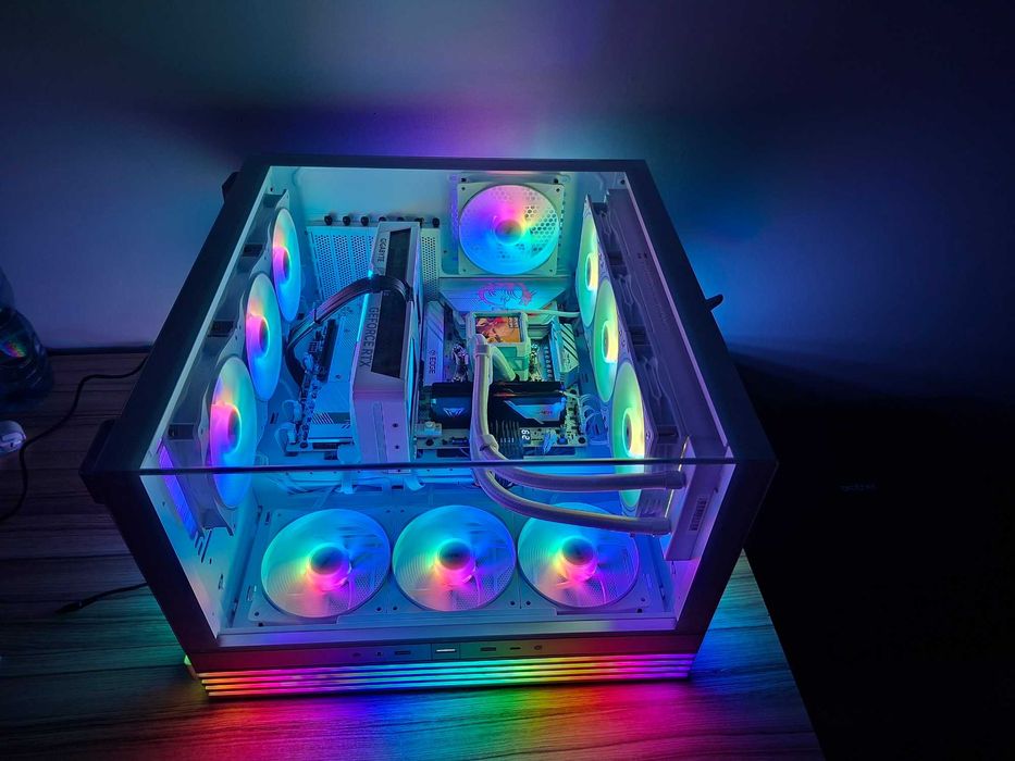 Sprzedam komputer pc gamingowy samsung 990 pro corsair ryzen 7 9700x