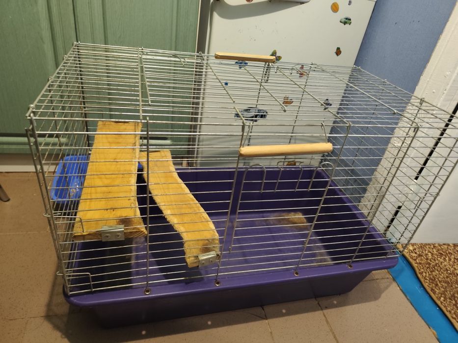 Клітка для шиншили чи кролика. Клетка . Дуже велика клітка.
