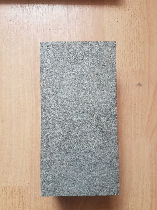Гранітна бруківка габро Букинське родовище. Повнопиляна термооброблена