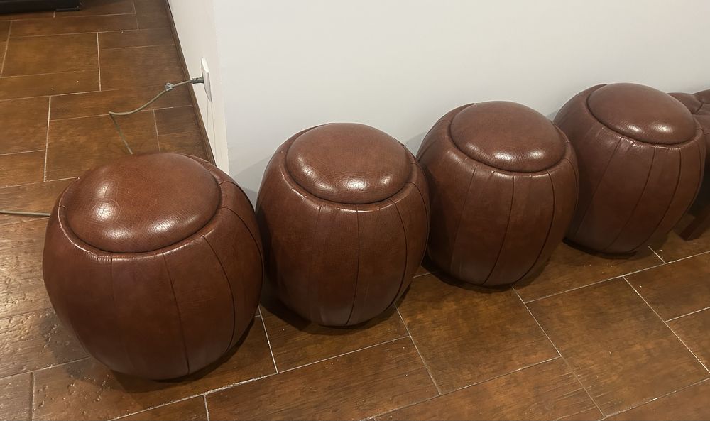 Conjunto de 4 Pufes em Pele