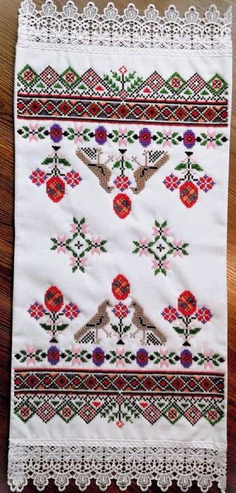 Рушник на кошик вишитий чеським бісером