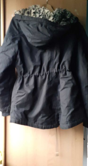 Casaco preto com capuz e pêlo H&M 44 mulher