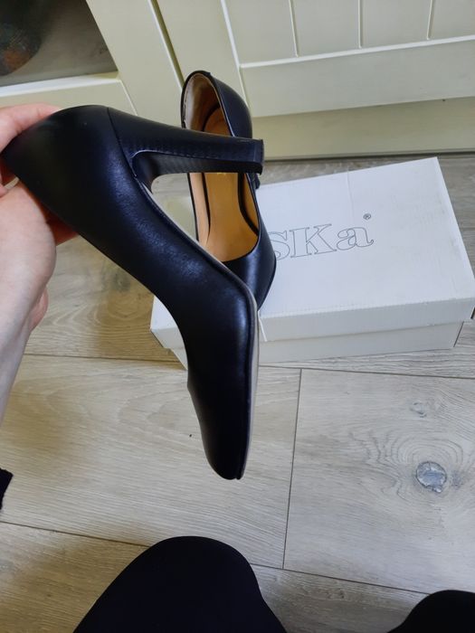 Buty skórzane na obcasie Eska r.35