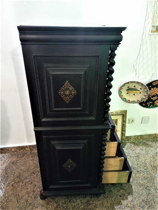 Móvel Torcidos Tremidos Cofre