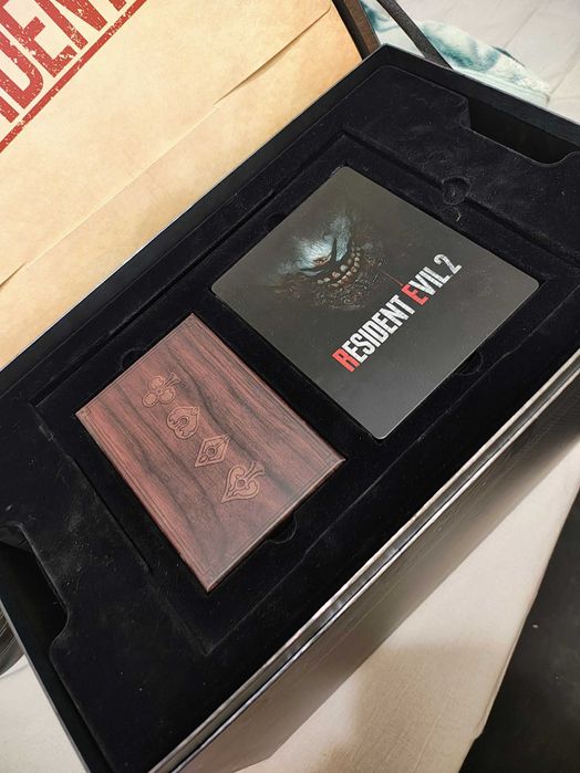 Resident Evil 2 Edycja Kolekcjonerska PS4 z figurką Leon S. Kennedy