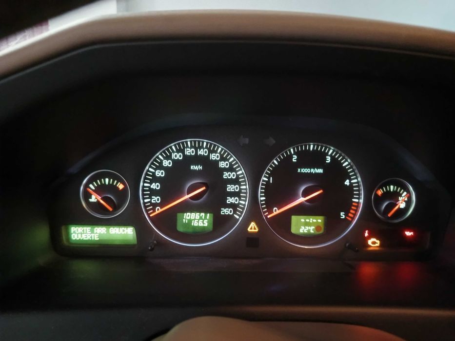 vendo carrinha Volvo V70 como nova 108.000km, para peças ou legalizar