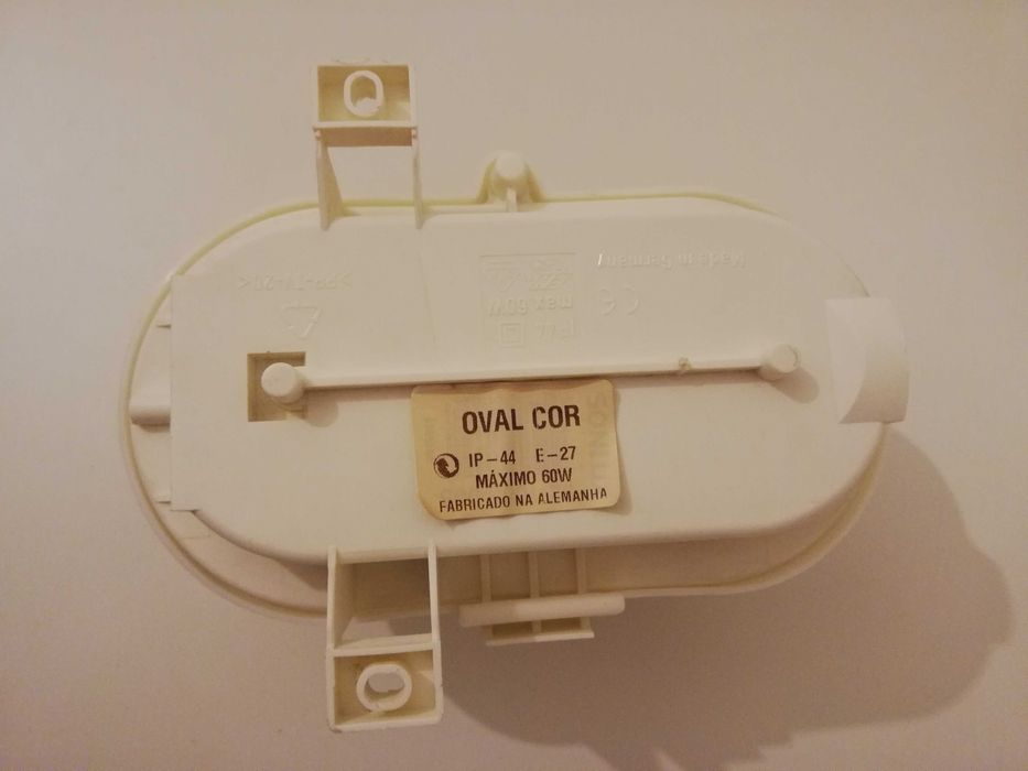 Aplique Olho de Boi Oval com Grelha de Plástico