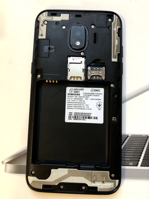 Смартфон Samsung Galaxy J2 (2018) Black (SM-J250F) - новий