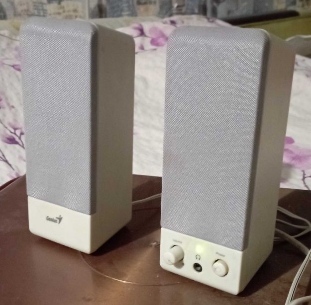 Продам активные колонки Genius