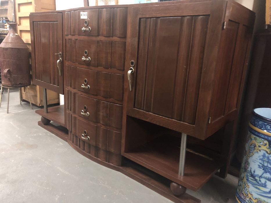 Aparador antigo com pedra de mármore