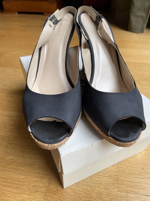 Sandały Aurora Gino Rossi, granatowe, na koturnie rozm.39