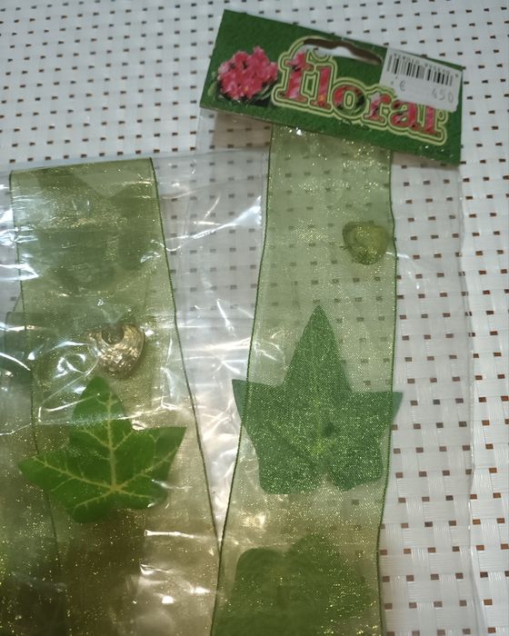 Taśma kokardowa zielona ( liście bluszczu i serca )nowa