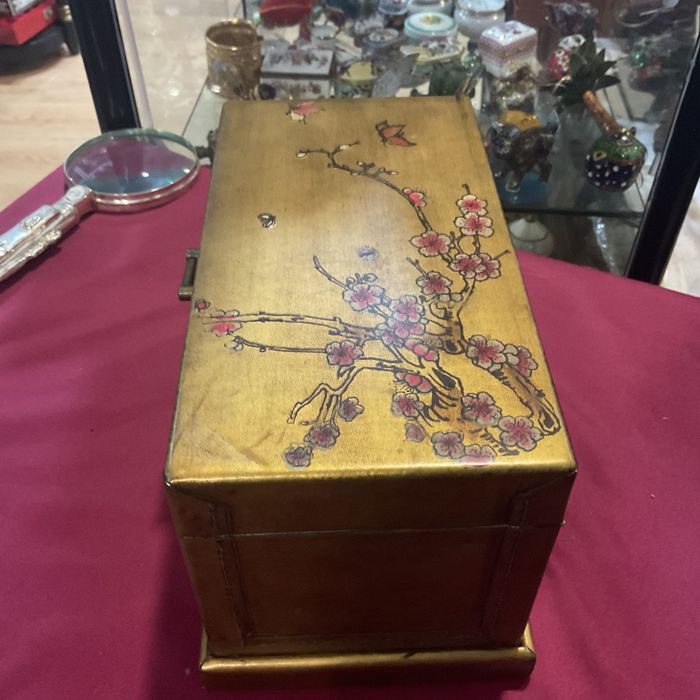 Cofre joias oriental decor flores cor ouro velho 24x13x14cm