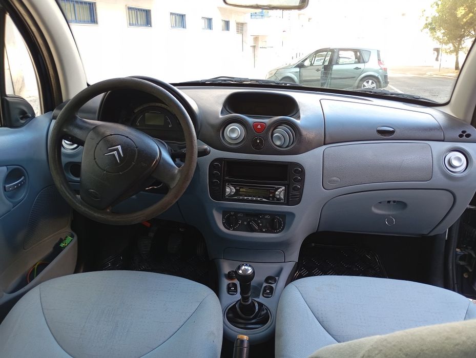Citroen c3 impecável 2002 sem barulhos nenhum.
