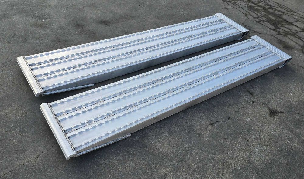 Najazdy aluminiowe PROFESSIONAL 4000x450x90mm mocowanie na rurę 6,5 t.