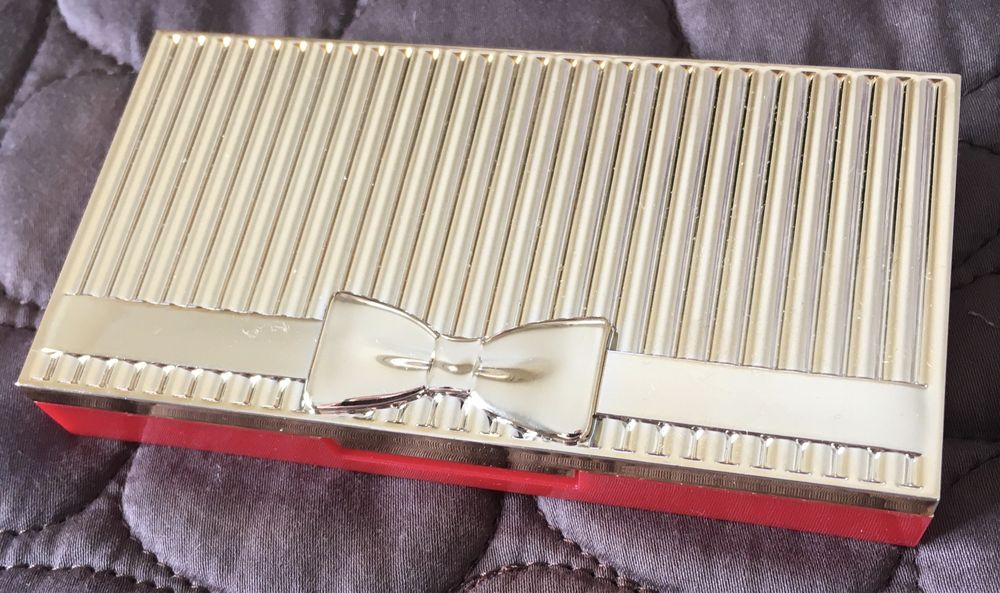 Eye shadow ( Estee Lauder)64409449342465121