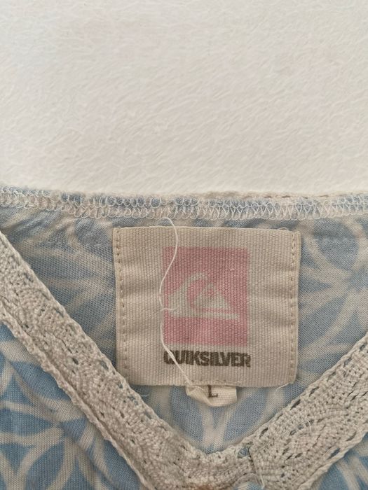 Vestido azul e branco da Quiksilver