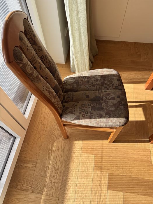 Drewniany stół rozkładany + 6 krzeseł – solidny komplet do jadalni