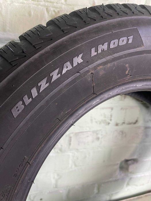 Шини б/в 215 65 R17 Bridgestone Blizzak LM001