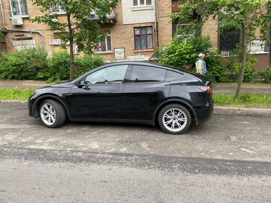 Продам Tesla Y 2021