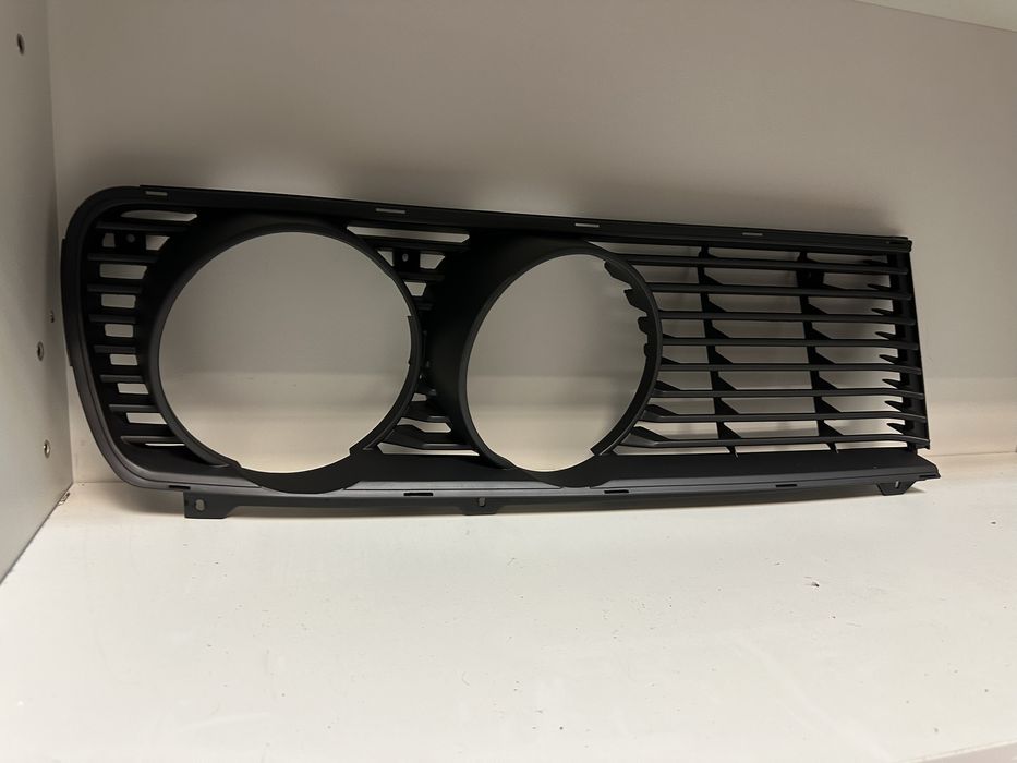 Grelhas dos faróis BMW E12