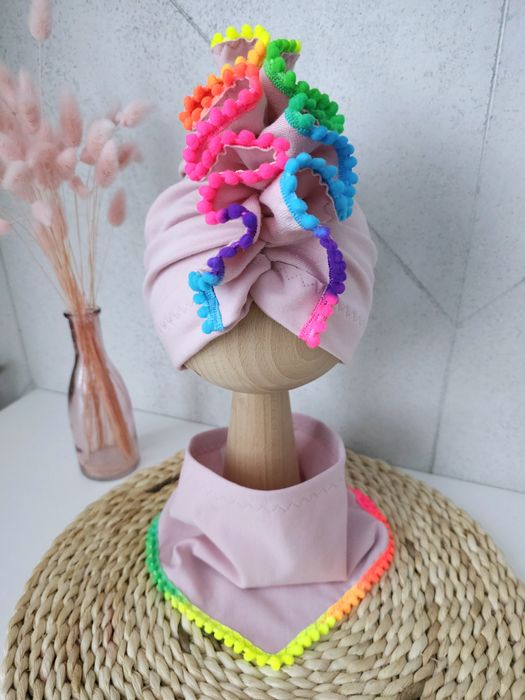 Komplet jesienny neonowy, czapka turban i chustka.