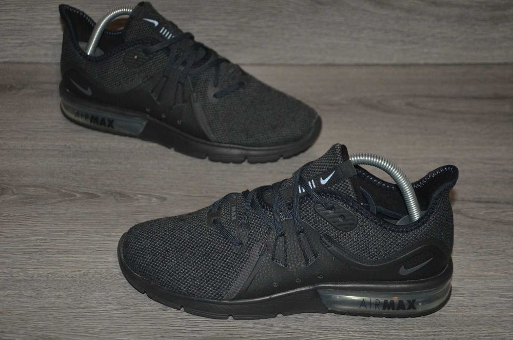 Продам кросівки Фірма NIKE AIR MAX SEQUENT .