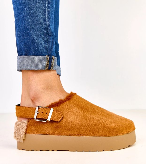 Brązowe zabudowane kapcie ze sprzączką Berley