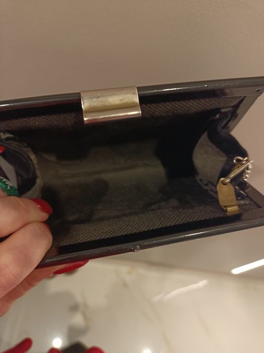 Torebka z widocznymi śladami uzytkowania